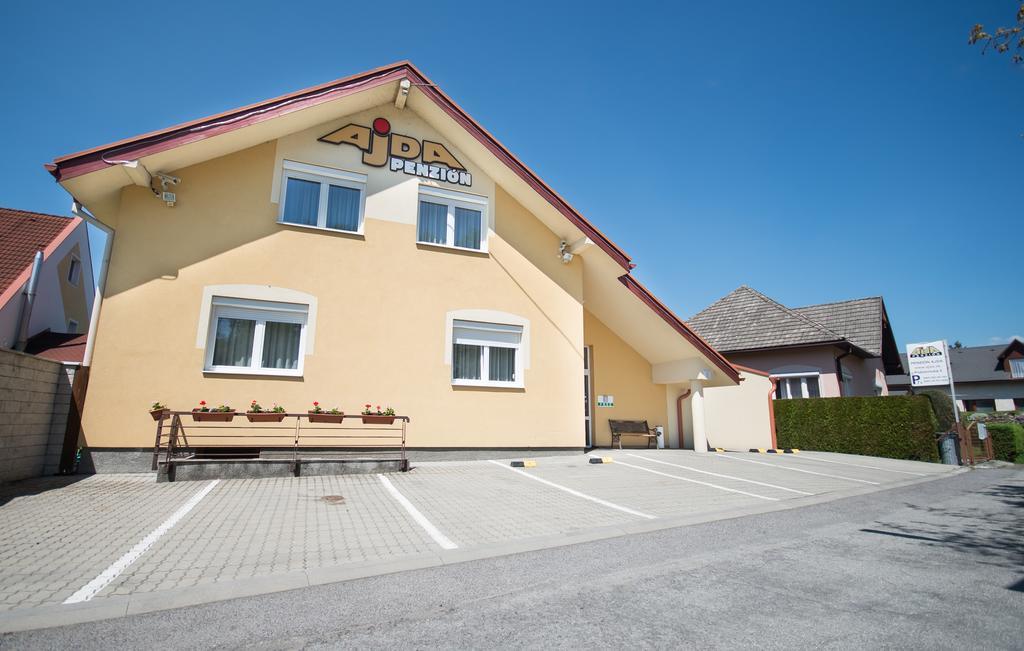 Penzion Ajda Liptovsky Mikulas Bagian luar foto